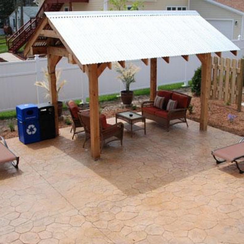 Outside seating area of Bodee's Bungalow.